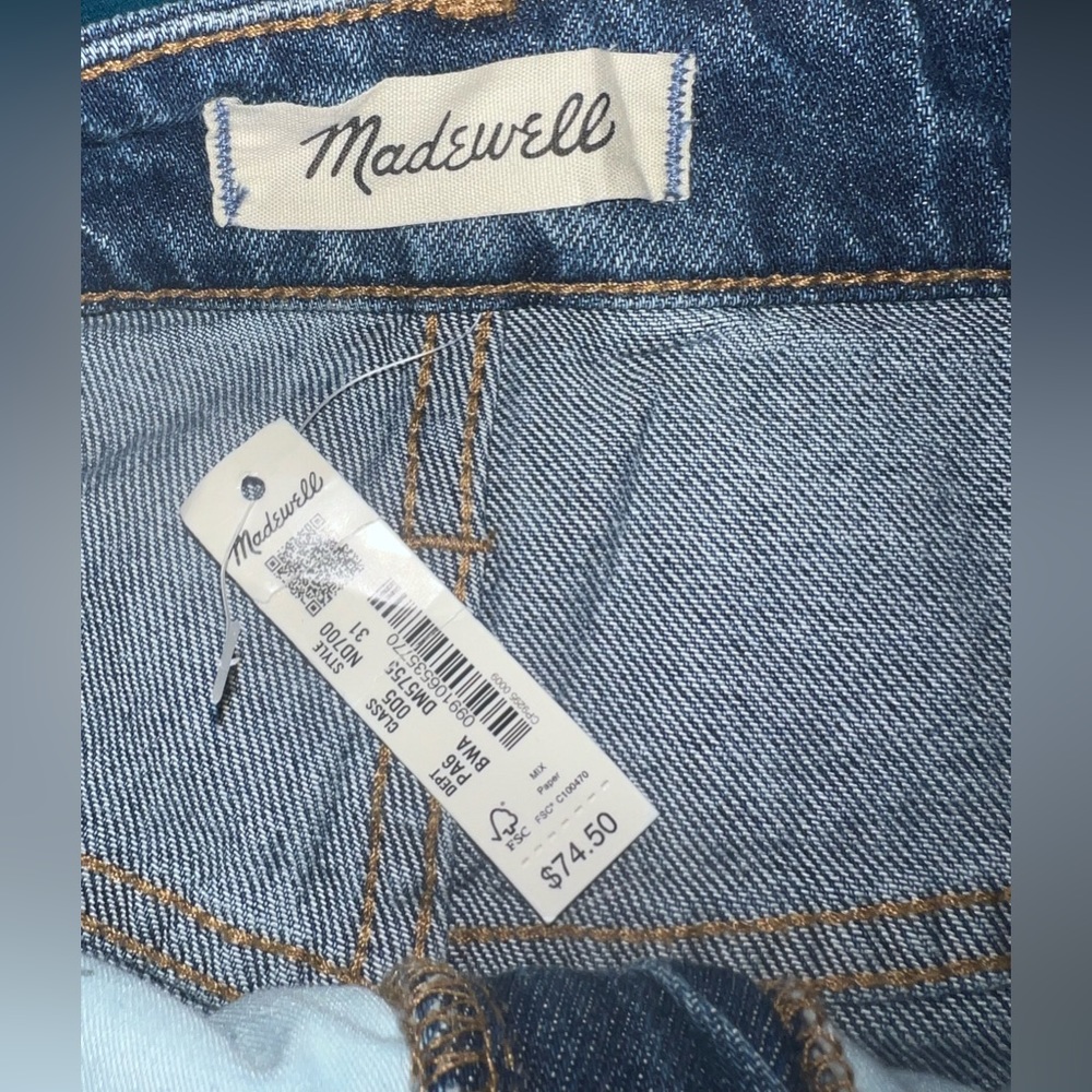 Madewell The Curvy Perfect Jean Short in Burnett Wash: TENCEL™ Denim Edition - Picture 7 of 8